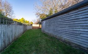 Bumble Bee Cottage Witney Serviced Accommodation